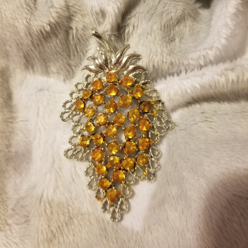 2 brooches